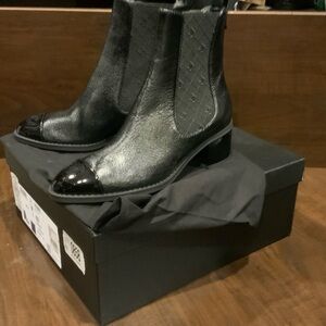 Chanel 24B BNIB Shiny calfskin and Patent calfskin